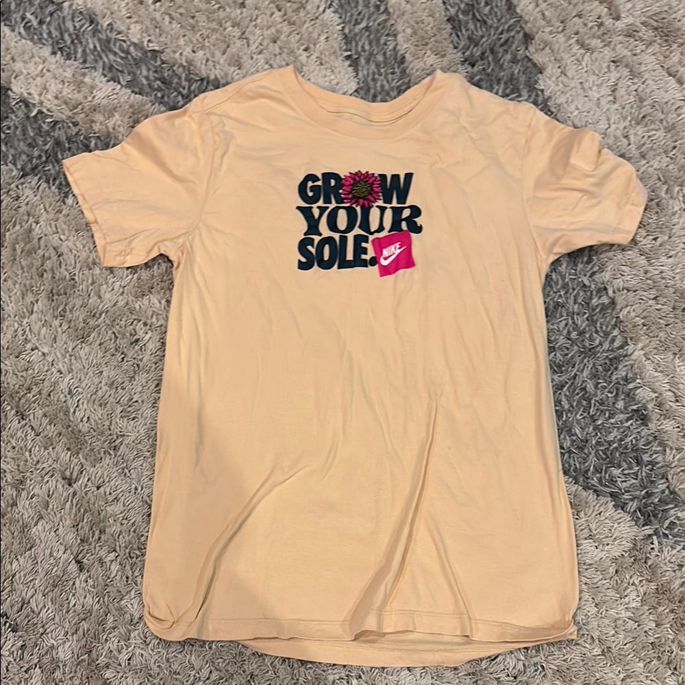 Mens Nike Cream Short Sleeve Graphic Tee Small